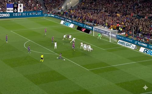 Marcus Rashford, tiền đạo người Anh thực hiện cú đá phạt hàng rào đẳng cấp ở phút thứ 9