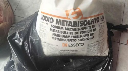 Hóa chất Sodium Metabisulphite các đối tượng dùng để ngâm thịt bò được tươi hơn và bảo quản được lâu hơn.