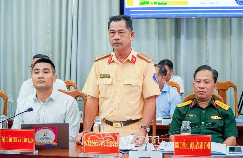 Đại diện Công an tỉnh báo cáo phương án đảm bảo an toàn giao thông cho sự kiện “S-Race 2026” tại tỉnh Cà Mau diễn ra vào ngày 16/5 tới