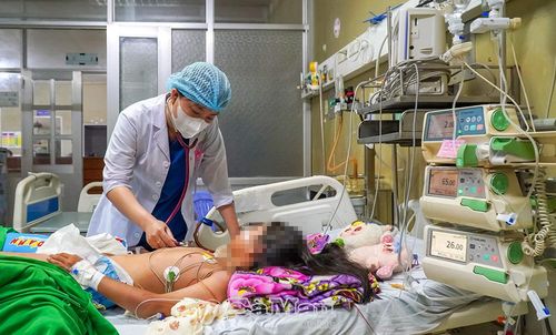 Bệnh nhi T.S.T. vẫn đang được tiếp tục theo dõi sát để kịp thời xử trí nếu xuất hiện biến chứng.