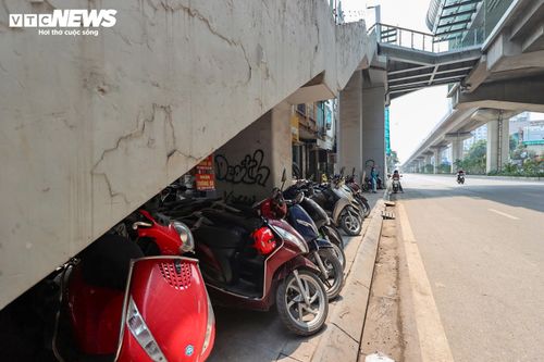 Phí trông giữ xe vỉa hè, lòng đường trong Vành đai 1 cao nhất 400.000 đồng/m2/tháng.