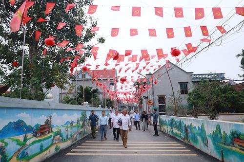 Diện mạo nông thôn ngày càng sáng, xanh, sạch, đẹp tại Minh Châu. Ảnh: M.K