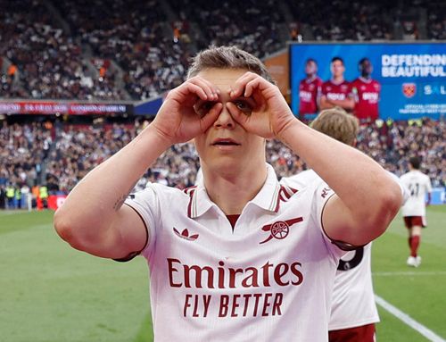 VAR liên tục "cứu" Arsenal.