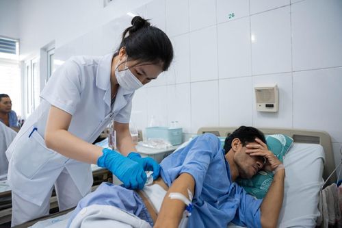 Bộ Y tế đề nghị các địa phương tổ chức khám sức khỏe định kỳ phù hợp theo từng nhóm tuổi, ưu tiên phát hiện sớm nguy cơ bệnh tật trong cộng đồng. Ảnh: Đinh Hà.