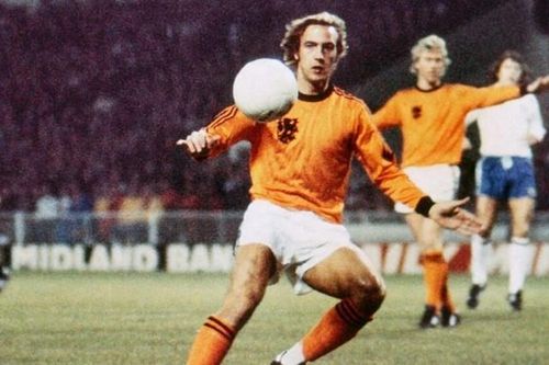 Cú penalty chớp nhoáng nhất lịch sử chung kết World Cup thuộc về Johan Neeskens