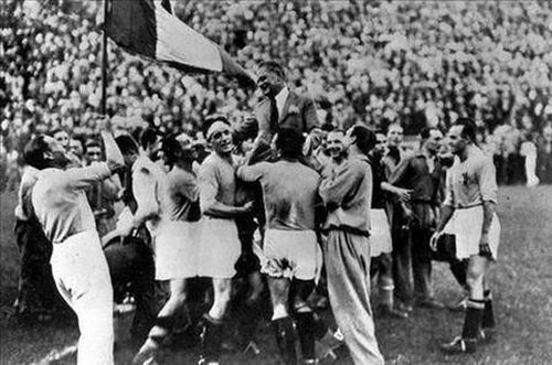 Đội tuyển Italy ăn mừng chức vô địch World Cup 1934