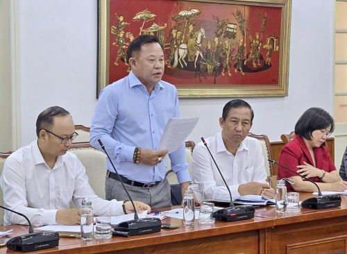 Lãnh đạo sở VHTTDL các địa phương tham gia Ngày hội phát biểu tại cuộc họp