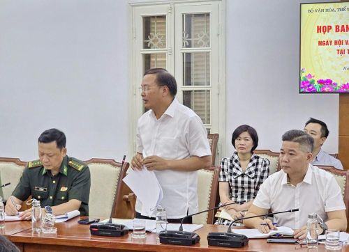 Ông Trịnh Ngọc Chung, Cục trưởng Cục Văn hóa các dân tộc Việt Nam báo cáo kế hoạch tổ chức Ngày hội
