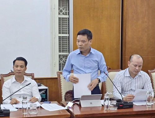 Ông Đặng Khắc Lợi, Phó Cục trưởng Cục Báo chí phát biểu tại cuộc họp