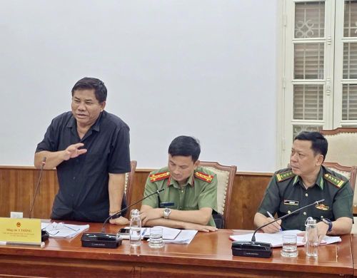 Ông Y Thông, Thứ trưởng Bộ Dân tộc và Tôn giáo, Ủy viên Ban Chỉ đạo Ngày hội Văn hóa dân tộc Chăm lần thứ VI phát biểu tại cuộc họp