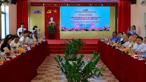 Quang cảnh buổi tọa đàm của ngành đường sắt diễn ra tại thành phố Huế.