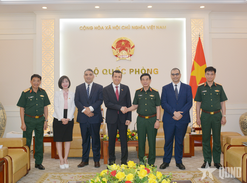 Các đại biểu chụp ảnh chung.