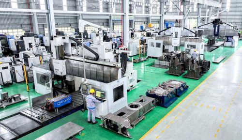 Sản xuất trong nhà máy thuộc Khu kinh tế mở Chu Lai.