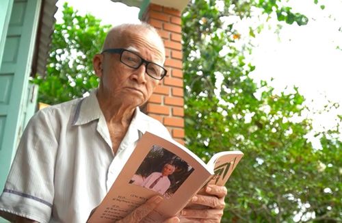 Nhà văn Lê Tùng.