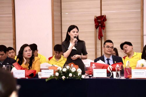  Các bác sĩ chia sẻ ý kiến chuyên môn tại hội thảo ngày 12-5. 