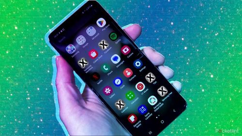 Điểm đáng chú ý là nhiều ứng dụng Samsung không thể gỡ trực tiếp bằng cách thông thường vì hãng chỉ cho phép “Disable”, tức vô hiệu hóa tạm thời nhưng phần mềm vẫn tồn tại bên trong hệ thống và tiếp tục chiếm dung lượng bộ nhớ thiết bị.