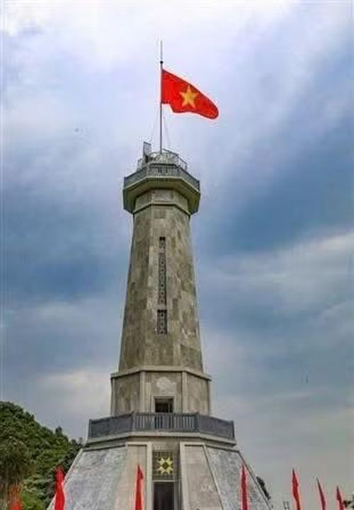 Cột cờ A Pa Chải.
