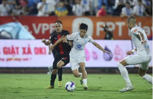 Ở vị trí thứ 3 đang là Ninh Bình FC, đội bóng Cố đô đang có được 41 điểm. Ảnh: VPF.