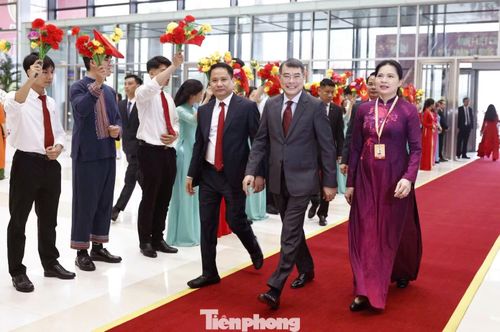 Thủ tướng Chính phủ Lê Minh Hưng; Phó Chủ tịch – Tổng Thư ký Ủy ban Trung ương MTTQ Việt Nam Hà Thị Nga và các đại biểu tham dự Đại hội. Ảnh: Lê Khánh.