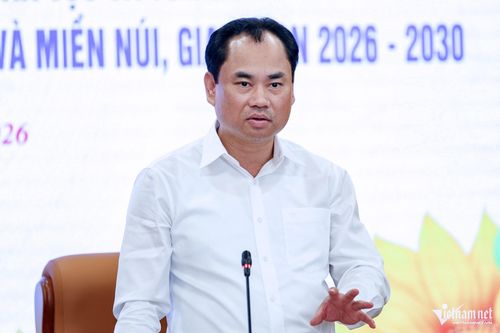 Bộ trưởng Bộ Nông nghiệp và Môi trường Trịnh Việt Hùng bày tỏ quyết tâm cùng Bộ Dân tộc và Tôn giáo triển khai quyết liệt Chương trình phối hợp trong giai đoạn mới. Ảnh: Lê Anh Dũng