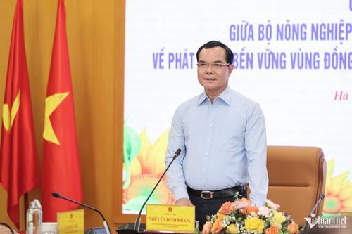 Bộ trưởng Bộ Dân tộc và Tôn giáo Nguyễn Đình Khang nhấn mạnh: Cần tổ chức triển khai quyết liệt, sát thực tiễn, đảm bảo theo tinh thần “6 rõ” thì mới thành công, đạt được mục tiêu đặt ra của Chương trình mục tiêu quốc gia trong giai đoạn mới. Ảnh: Lê Anh Dũng