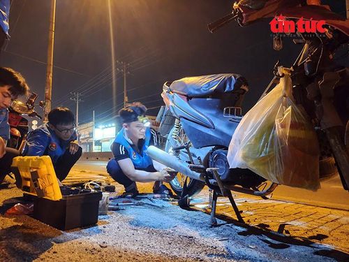Đội SOS Bà Điểm đã hỗ trợ cho nhiều trường hợp xe bị hư hỏng được về nhà an toàn.