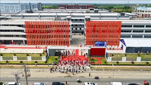 Toàn cảnh lễ khánh thành Nhà máy sản xuất trang phục thông minh và các sản phẩm công nghệ thời trang thông minh. Ảnh: Minh Phú/TTXVN.