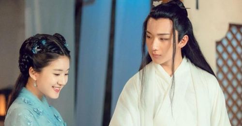 Lấy đề tài xuyên không quen thuộc nhưng được triển khai theo hướng hài hước và lãng mạn, phim kể về cô gái hiện đại Lôi Lôi vô tình bước vào thế giới cổ đại để tìm kiếm tình yêu đích thực. Trong thân phận Xuân Hoa, cô mắc kẹt giữa hai nam nhân thuộc hai phe đối lập: chính đạo và ma giáo. Tác phẩm gây ấn tượng nhờ chemistry tự nhiên của dàn diễn viên, nhiều phân cảnh hài duyên dáng nhưng vẫn giữ được chiều sâu cảm xúc ở các nút thắt tình cảm.