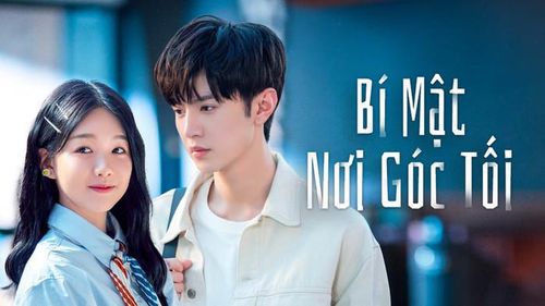 Tác phẩm mang màu sắc thanh xuân học đường quen thuộc nhưng vẫn tạo được sức hút riêng nhờ chemistry tự nhiên giữa Chu Tư Việt và Đinh Tiễn. Từ những lần cãi vã của đôi bạn cùng bàn đến hành trình trưởng thành bên nhau, phim tái hiện cảm giác rung động tuổi trẻ rất gần gũi. Điểm khiến nhiều khán giả muốn xem lại nằm ở không khí học đường trong trẻo, những khoảnh khắc vụng về của tình đầu và thông điệp tích cực về sự đồng hành trong quá trình trưởng thành.