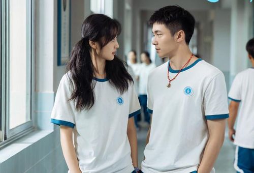 Kết hợp yếu tố thanh xuân với màu sắc giả tưởng, phim kể về chiếc MP3 có thể kết nối với tương lai. Từ những thông điệp bí ẩn, Triệu Man Man cùng bạn bè dần thay đổi lựa chọn cuộc sống và học cách theo đuổi đam mê. Dù mang yếu tố fantasy, tác phẩm vẫn giữ được tinh thần thanh xuân gần gũi với những rung động đầu đời, tình bạn và nỗi tiếc nuối tuổi trẻ. Đây là kiểu phim càng xem càng dễ gợi cảm giác hoài niệm.