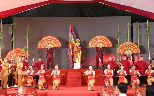 Tiết mục văn nghệ tại Lễ hội Đền Bà Triệu với chủ đề “Anh hùng dân tộc Triệu Thị Trinh - Rạng ngời trang sử vàng dân tộc”.
