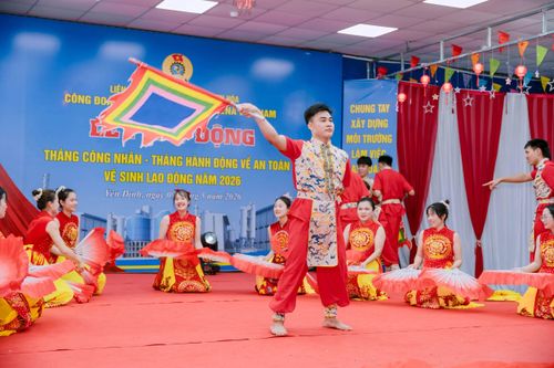 Sau những giờ làm việc căng thẳng, người lao động được tham gia các hoạt động văn hóa - văn nghệ ý nghĩa