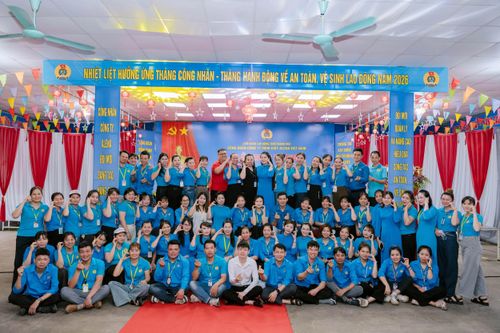Niềm vui và sự hứng khởi hiện rõ trên gương mặt của người lao động trong tháng Công nhân