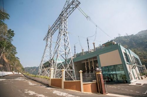 Việc bổ sung các tổ máy mới hỗ trợ giảm đáng kể lượng khí nhà kính phát thải, ước tính lên tới 200.000 tấn CO2 mỗi năm tùy theo loại hình năng lượng thay thế.