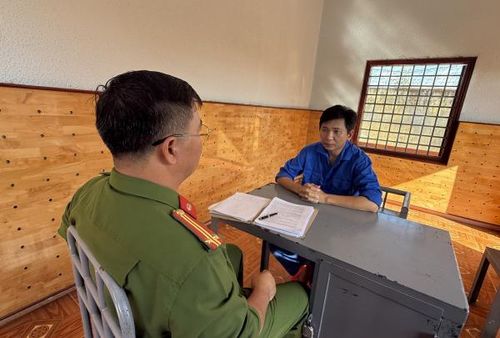 Cơ quan điều tra tiến hành lấy lời khai đối tượng Nghĩa.