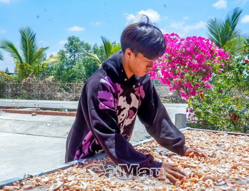 Các sản phẩm từ con tôm, nhất là tôm khô từ vùng nguyên liệu tôm sinh thái, đang được thị trường ưa chuộng.