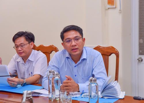 Phó Bí thư Tỉnh đoàn Trần Đăng Khoa thông tin về các chương trình dự kiến sẽ tổ chức như: Hội thi "Tài năng Hoa phượng đỏ"; học ngoại ngữ online; tuyên truyền về phòng, chống đuối nước.