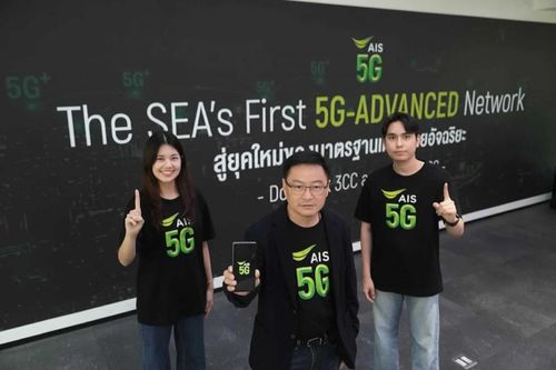 Ông Wasit Wattanasap cùng đại diện AIS công bố mạng 5G-Advanced đầu tiên tại Đông Nam Á với công nghệ Downlink 3CC và Uplink 2CC ngày 6 tháng 5 năm 2026. Ảnh: AIS