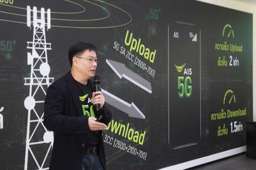 Ông Wasit Wattanasap AIS trình bày công nghệ 5G-Advanced ghép sóng mang 3CC tốc độ tải xuống nhanh hơn 1,5 lần và 2CC tốc độ tải lên gấp đôi tại Thái Lan. Ảnh: AIS