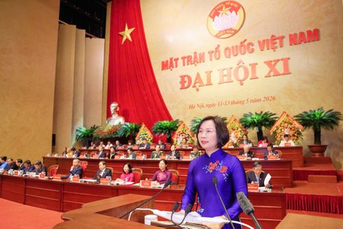 Phó Chủ tịch không chuyên trách Ủy ban Trung ương MTTQ Việt Nam, Ủy viên Ban Thường vụ Thành ủy, Chủ tịch Ủy ban MTTQ Việt Nam thành phố Hà Nội Bùi Huyền Mai tham luận tại Đại hội. Ảnh: Quang Vinh