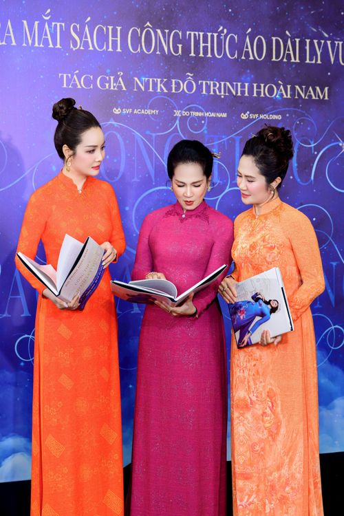 Các thế hệ nghệ sĩ Việt trong tà áo dài. Ảnh: Hoài Ngọc