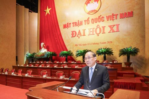 Phó Chủ tịch Hoàng Công Thủy trình bày Tờ trình sửa đổi, bổ sung Điều lệ MTTQ Việt Nam tại Đại hội. 