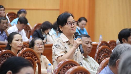  Cử tri Hoàng Thị Tuyết, Khu phố 2 Phước Nguyên, phường Bà Rịa kiến nghị “phân cấp, phân quyền” cụ thể cho địa phương (cấp xã) để quan tâm đúng mức tới đội ngũ cán bộ, hoạt động ở khu phố. Ảnh: TK 
