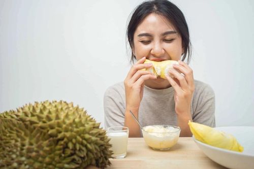 Sầu riêng rất bổ dưỡng nhưng không phải ai cũng được ăn thoải mái. Ảnh: Shutterstock. 
