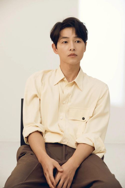 Song Joong Ki trở lại đài KBS với dự án thuộc thể loại rom com. Ảnh: Nate.