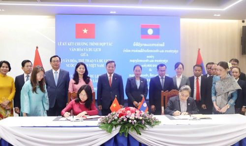 Hai Bộ trưởng ký Chương trình hợp tác văn hóa, du lịch Việt Nam - Lào giai đoạn 2026-2030