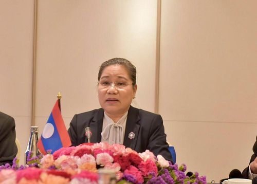 Bộ trưởng Bộ Văn hóa và Du lịch Lào Suanesavanh Vignaket phát biểu tại hội đàm