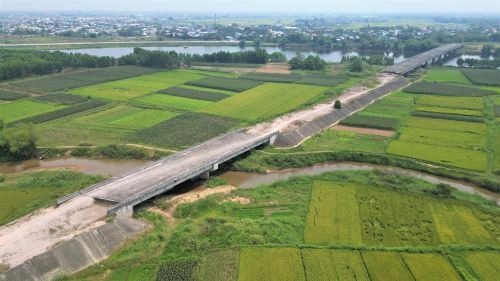 Cầu Tây An 1 và Tây An 2 hoàn thiện từ hơn 2 năm trước đến giờ vẫn “đắp chiếu”