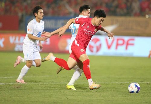 Đình Bắc là mẫu tiền đạo hoạt động độc lập rất hiệu quả