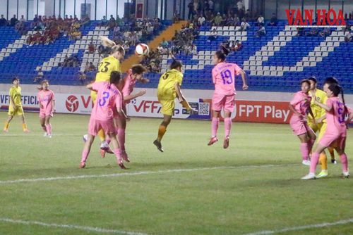 Những pha tranh bóng gay cấn, hấp dẫn